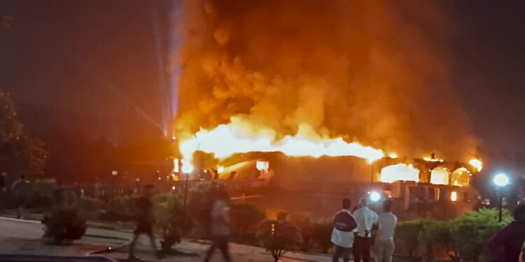25 killed in blaze at nightclub in Goa