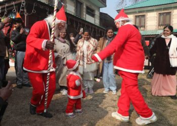 Christians in Kashmir celebrate Christmas with religious fervor