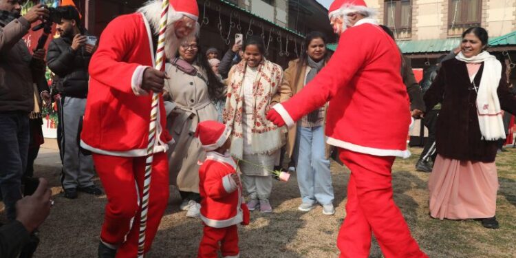 Christians in Kashmir celebrate Christmas with religious fervor