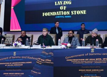 CM e-inaugurates, lays foundation stones of projects in Srinagar