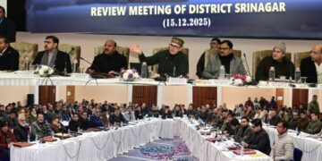 CM reviews development works in Srinagar district