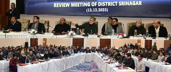CM reviews development works in Srinagar district