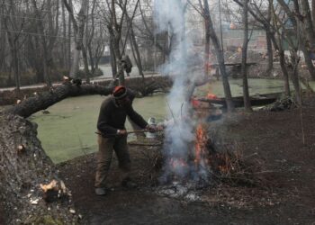 Sub-zero temperatures drop further across Kashmir