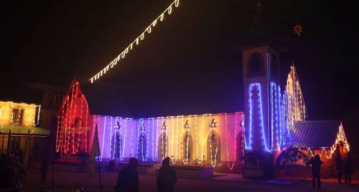 LG, CM extend Christmas greetings