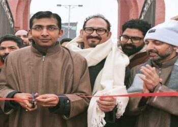 Div Com inaugurates Pheran Day, Jashn-e-Chilai-Kalan at Kashmir Haat