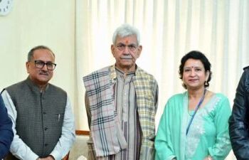 Dr Nirmal Singh calls on LG