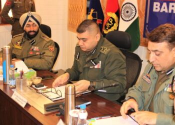 Kashmir Police chief assesses crime control measures taken by police in Baramulla