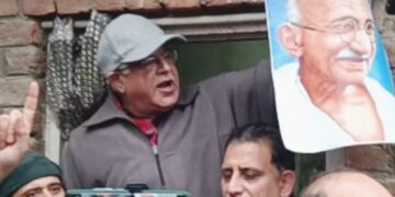 Congress protests in Srinagar against BJP-RSS move to repeal MGNREGA