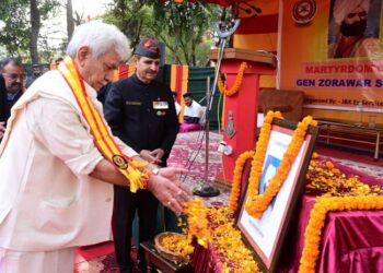 LG pays tributes to Dogra General on his Martyrdom Day