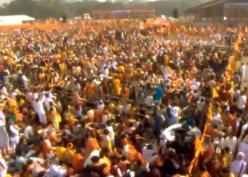 Lakhs participate in mega Gita recital in Kolkata