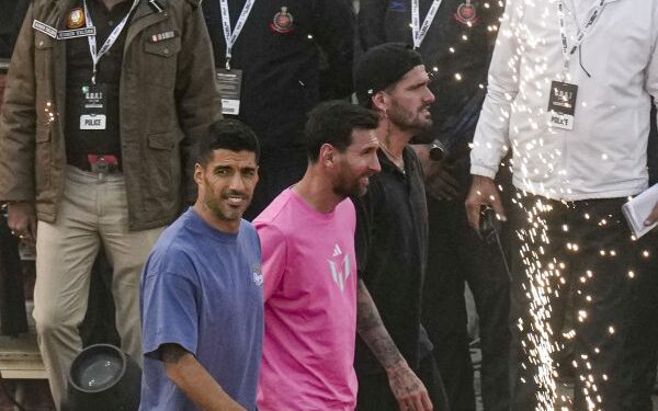 Football fans in frenzy as Messi winds up G.O.A.T. India Tour with Delhi leg