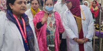 Sakeena Itoo conducts extensive inspection of SMHS Hospital Srinagar