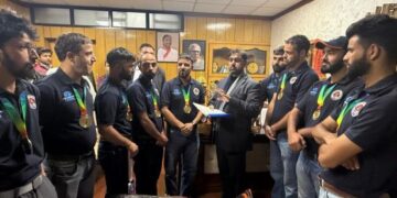 Satish Sharma felicitates J&K Deaf Cricket Team