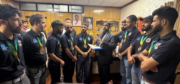 Satish Sharma felicitates J&K Deaf Cricket Team