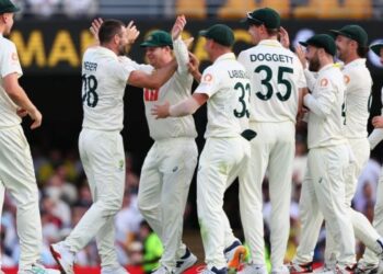 Steve Smith’s brilliance propels Australia to a victory in the 2nd test and a 2-0 Ashes lead