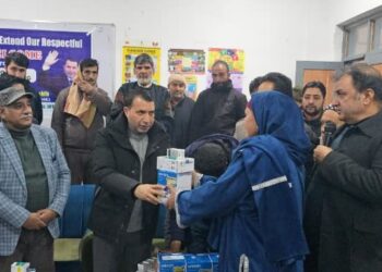 MLA Gulmarg distributes BP machines, glucometers to ASHA workers