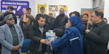 MLA Gulmarg distributes BP machines, glucometers to ASHA workers