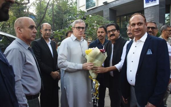 CM calls for stronger partnership with travel fraternity to promote J&K tourism