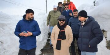 Deputy CM inspects snow-hit areas of Pulwama, Shopian