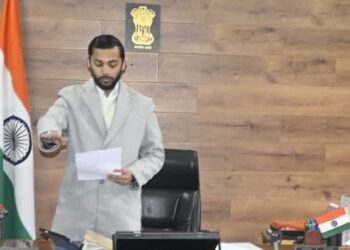 Dir Info administers NVD pledge to officers, employees of DIPR at Jammu