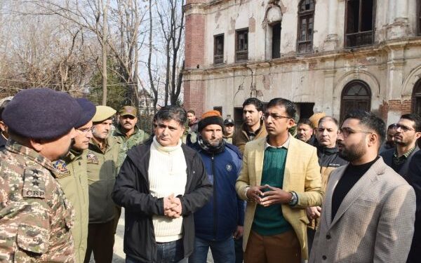 Div Com inaugurates Parking Facility at Old Secretariat