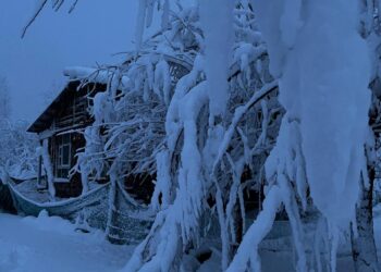 Snowfall Shuts Jammu–Srinagar Highway, 17 Flights Cancelled at Srinagar Airport