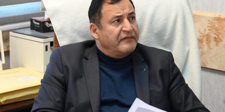 Javid Dar assesses development issues, assures time-bound action