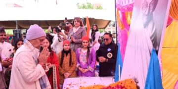 Hope will emerge from Gandhian values amid global despair: LG Sinha