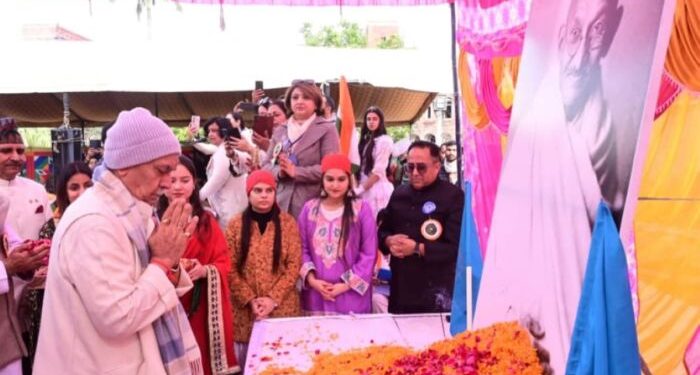 Hope will emerge from Gandhian values amid global despair: LG Sinha