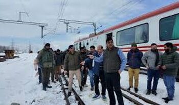 Northern Railway GM inspects Sgr–Katra section after snowfall