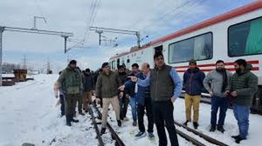 Northern Railway GM inspects Sgr–Katra section after snowfall