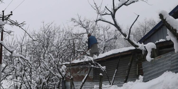 Snowfall aftermath: Sgr-Jmu highway restored, flights resume