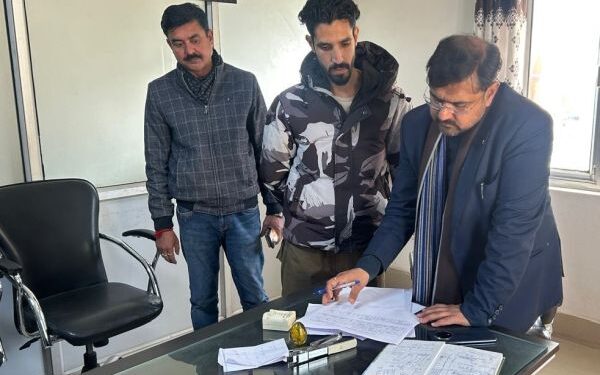 Satish Sharma conducts surprise visit to FCI godowns