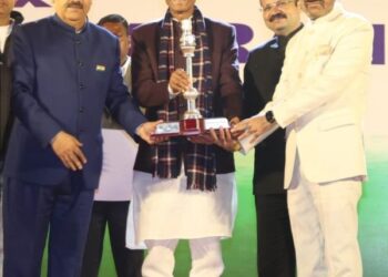 Union Minister presents second best Republic Day tableau award to J&K Official