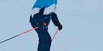 CM joins tourists to ski down Gulmarg’s slopes, netizens divided