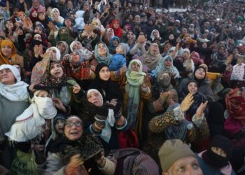 Shab-e-Meraj observed with fervor, devotees throng Hazratbal, other shrines