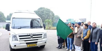 LG Sinha flags off educational tour of south Kashmir youths