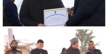 Journalist Arshid Farooq, Ishfaq Ahmad Bhat of SYSF honoured on Republic Day in Bla