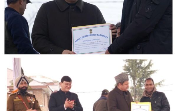 Journalist Arshid Farooq, Ishfaq Ahmad Bhat of SYSF honoured on Republic Day in Bla
