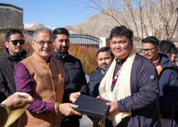 LG Ladakh Kavinder Gupta flags off 30 students for Rashtriya Ekatmata Yatra 2026
