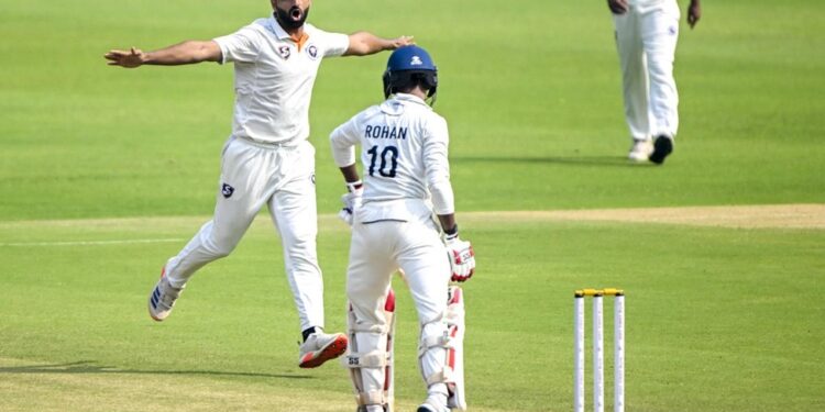 Ranji Trophy: Auqib Nabi takes seven wkts for J&K but MP strike back