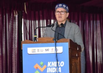 CM bats for artificial snow in Gulmarg to counter climate change, boost tourism