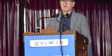 CM bats for artificial snow in Gulmarg to counter climate change, boost tourism