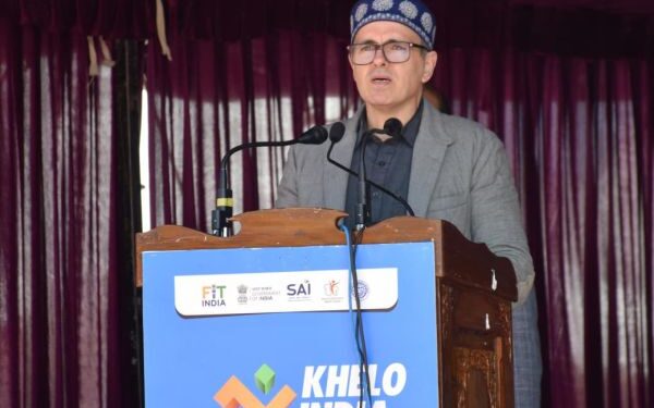 CM bats for artificial snow in Gulmarg to counter climate change, boost tourism