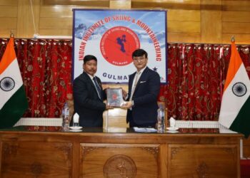 101 trainees graduate as IISM Gulmarg concludes 4th Skiing, Snowboarding course