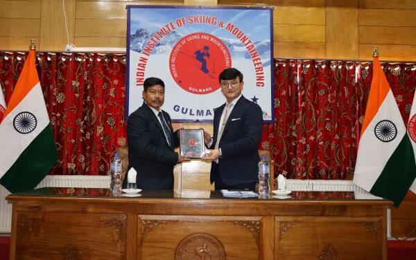 101 trainees graduate as IISM Gulmarg concludes 4th Skiing, Snowboarding course