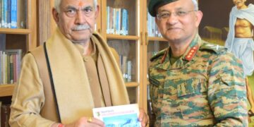 Lieutenant General Prashant Srivastava, General Officer Commanding (GOC)15 Corps, on Thursday called on Lieutenant Governor Manoj Sinha