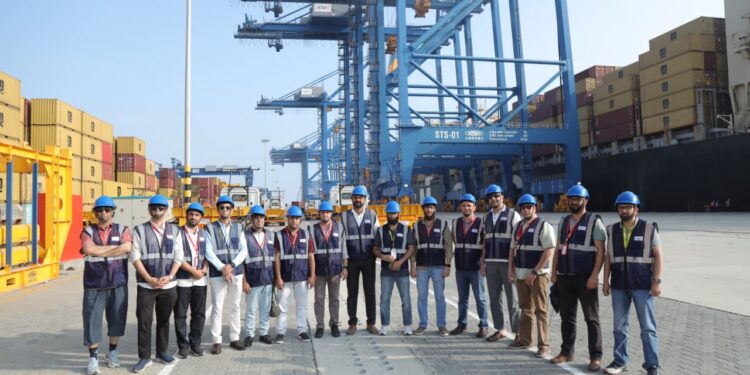 PIB Srinagar media delegation visit Vizhinjam Port, showcasing India’s maritime ambitions
