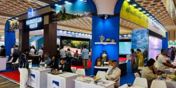 Kashmir tourism showcased to Global Travel Industry at OTM Mumbai