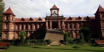 Kashmir colleges reopen after 52-day winter break